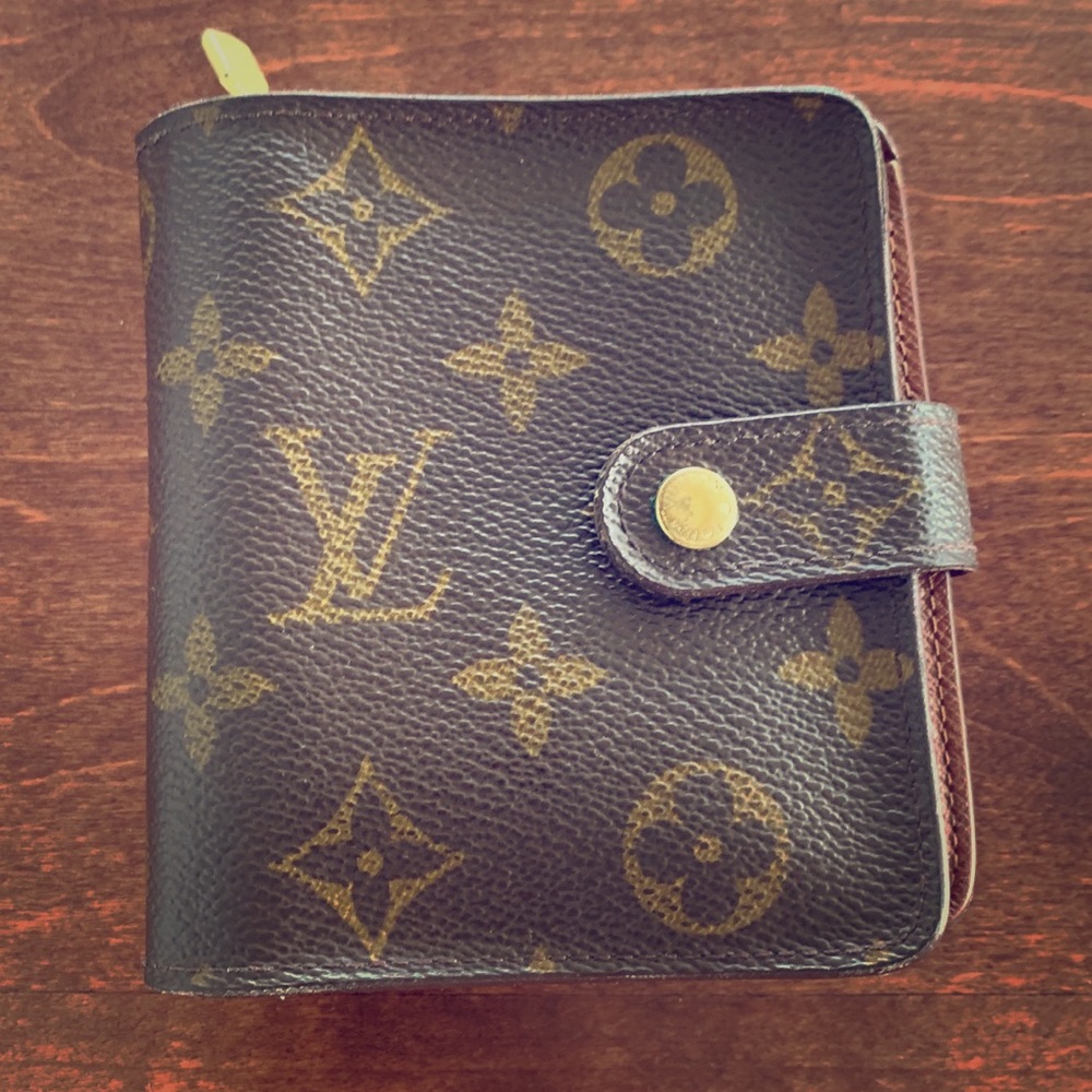 Authentic Louis Vuitton Bifold monogrammed wallet